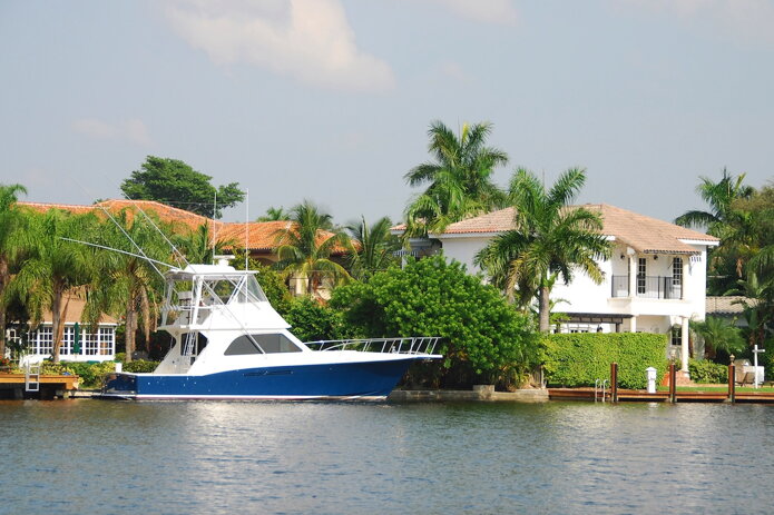 LUXURY FRONT WATER RESIDENCES